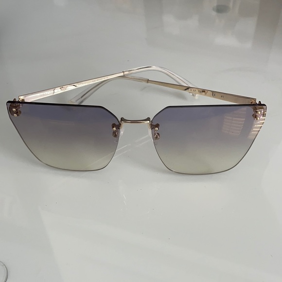 Designer Sunglasses NWOT $68 - Picture 2 of 3